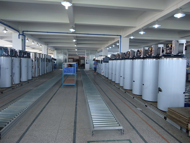 空氣能熱水器生產(chǎn)車(chē)間