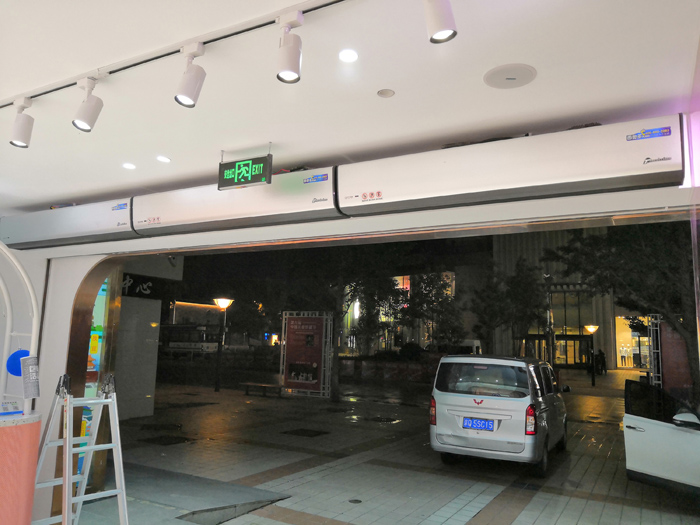 北京王府井風(fēng)幕機(jī)安裝案例