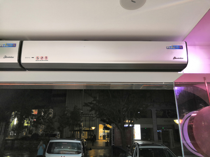 北京王府井風(fēng)幕機(jī)安裝案例