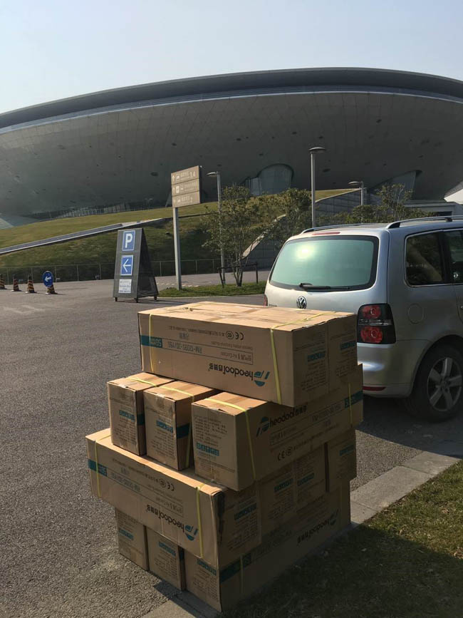 西奧多風(fēng)幕機安裝現(xiàn)場